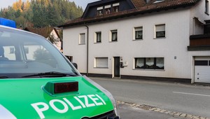 V rodinnom dome našli osem mŕtvych detí