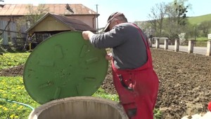 Po zemetrasení prišli o vodu. V regióne však nemajú verejný vodovod