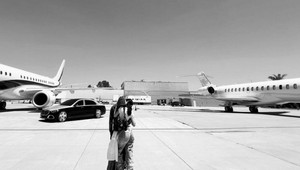 TRI minúty privátneho letu. TÁTO celebrita je klimatická kriminálnička!