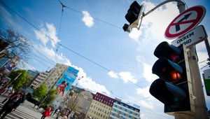 Prejazd na červenú vás môže vyjsť aj 800 eur