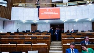 Kaliňák zatajil vilu a opozícia žiada jeho odvolanie. Ani jeden pokus im zatiaľ nevyšiel