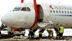 Poplach vo Viedni! Lietadlu odpadlo pri pristávaní koleso!