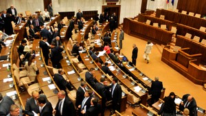 Poslanci sú štatistami, vyhlásil Miroslav Kadúc