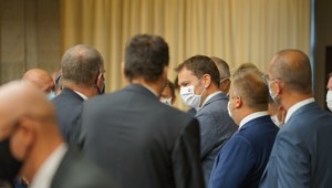 Prvá tripartita si vyžadovala dlhú diskusiu. Dohoda padla na dlhodobom kurzarbaite