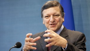 Na Slovensko prišiel šéf Európskej komisie, získal medailu aj titul