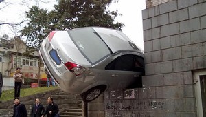 FOTO: Aj takto sa dá parkovať!