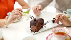 Nechutné objavy v jedle. Silikón, vlasy aj červíky...