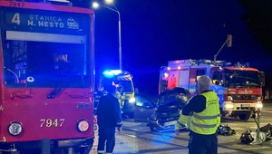 Vážna nehoda v bratislavskej Dúbravke: Auto sa zrazilo s električkou