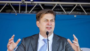 Nemeckého poslanca strany AfD obvinili z prijímania úplatkov z Číny