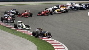Button vyhral VC Turecka a neohrozene kraľuje v F1