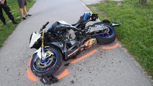 Motorkár zrazil chodca. Obaja utrpeli ťažké zranenia