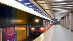 Ukájal sa pred ňou v metre medzi ľuďmi. Odfotila ho a nahlásila na polícii