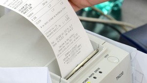 Ľudia si znižujú dane kupovaním bločkov z internetu. Môžu skončiť za mrežami