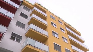 Bytovkou otriasla silná explózia. Zranili sa dvaja mladí ľudia