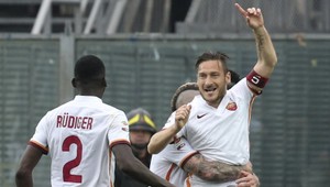 Rímsky cisár Totti sa vrátil! Francesco zakontroval Spallettimu! Vlci v tranze!