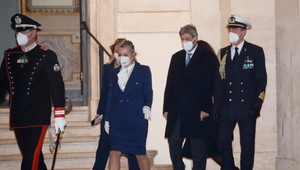 Taliansky prezident sa snaží zvrátiť pád vlády. Na pomoc si predvolal Roberta Fica