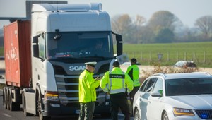 Aj napriek tragédii na Zochovej sú niektorí Slováci nepoučiteľní. Policajná akcia priniesla smutné výsledky