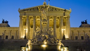 Ukázať politikom vztýčený prostredník je prejavom slobody slova