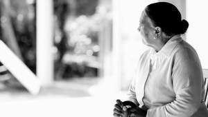 Zlodej okradol dôchodkyňu zo Sniny o 19-tisíc eur, hľadá ho polícia