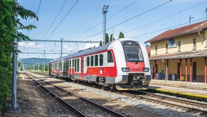 Horúčavy si už vyžiadali prvé opatrenia. Cestujúci musia počítať s meškaním vlakov