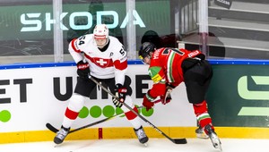 Švajčiarsko rozdrtilo Maďarsko 10:0 a vedie B-skupinu MS v hokeji