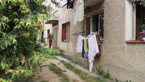 Chlapček(5) vypadol z balkóna. Na miesto nešťastia dorazil aj vrtuľník