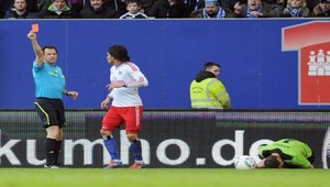 Brutálny faul šialeného Guerrera na gólmana Stuttgartu!