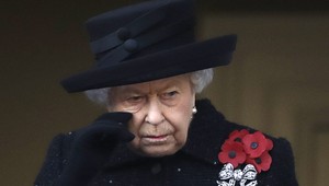 Šokujúca správa z kráľovskej rodiny! Alžbetu II. opúšťa po Harrym ďalšie vnúča!