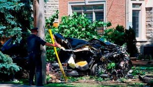 Do domu Armstronga narazilo auto