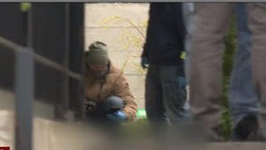 Záhadná smrť nemeckého študenta v Bratislave. Pred bytovkou ho našli ležať susedia