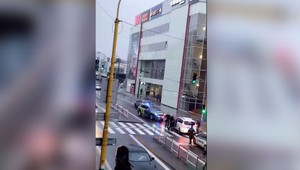 Polícia zatkla muža, ktorý mal ujsť z miesta nehody. Stalo sa tak pred zrakom jeho maloletej dcéry