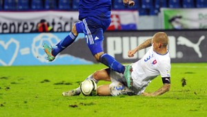 Škrtel proti Škótsku k dispozícii, nastúpi s maskou