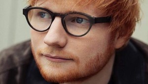 Sheeranov manažér nazval princeznú Beatrice idiotkou! Poranila speváka mečom na tvári!