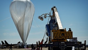 Odklad strieda odklad. Baumgartner (43) si na rekord musí počkať