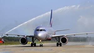 Hrôza na palube. Z Boeingu sa valil dym