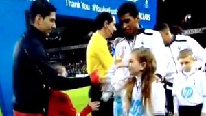 VIDEO. Drzaňa malá! Suárezovi ukázala dlhý nos. On potom kohútom