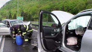 Obchvat vo Zvolene zostal zablokovaný. Dopravu skomplikovali nehody