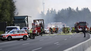 V horiacom autobuse zhorelo zrejme až 18 ľudí