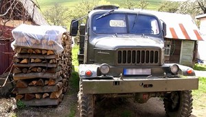 Biznis policajného riaditeľa v Jasove? Kradnúť ľuďom drevo...