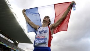 Francúz Lemaitre po zlatej stovke triumfoval aj na dvojstovke