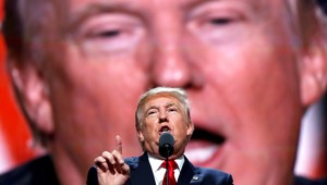 Trump prijal republikánsku nomináciu. Označil sa za kandidáta práva a poriadku