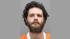 Policajti pri zásahu omylom zapálili nahého muža