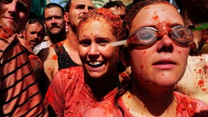 Rajčinová vojna alebo keď sa z 18 ton rajčín stane kaša...