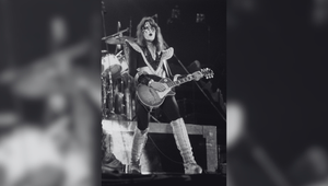 Hudobný svet smúti: Zomrel gitarista a spoluzakladateľ skupiny Kiss Ace Frehley