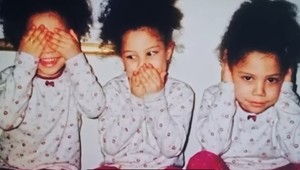 Z rozkošných trojčiat sú už dospelé ženy, no robia všetko spolu: Takto vyzerajú po rovnakých plastikách