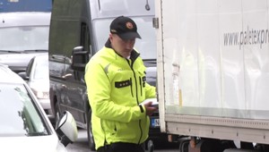 Šokujúci incident: Dôchodkyňa spadla rovno pod kolesá kamiónu