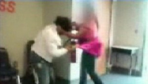 Brutálna bitka učiteľky so žiačkou. Kto koho napadol?