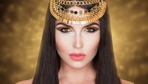 Tisíc rokov staré tajomstvo odhalené: Experti namiešali Kleopatrin parfum