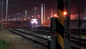 Nehoda nákladného vlaku paralyzovala železničnú dopravu. Študenti sa nevedeli dostať na internáty