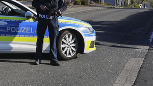 Mladík sa pokúsil zabiť 10-ročné dievčatko. Ušiel do lesa, polícia nasadila drony aj vrtuľník